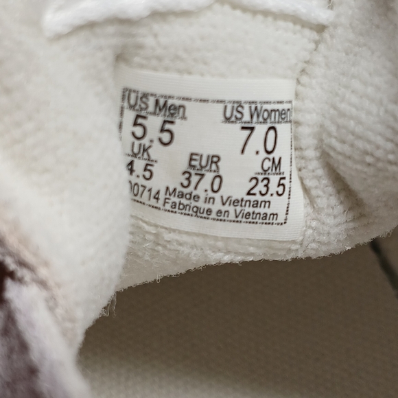 NEW Vans Off The Wall Suede Sneakers Silver Accent Women’s Size 7 NWOT - Picture 2 of 12